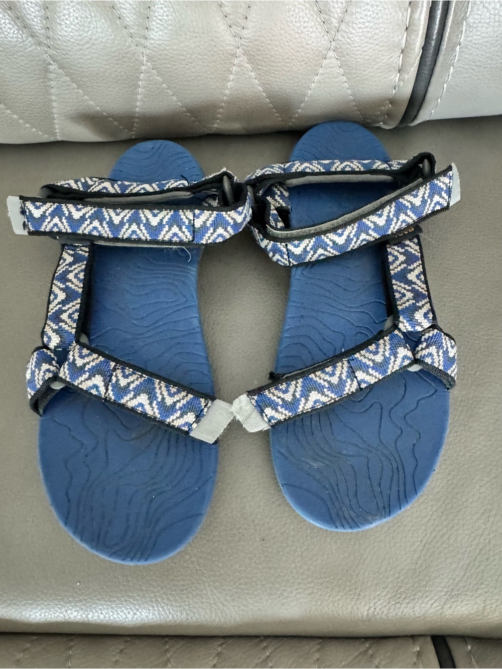 Teva Kids' Hurricane 3 sandals in a blue and white patterned design size 5